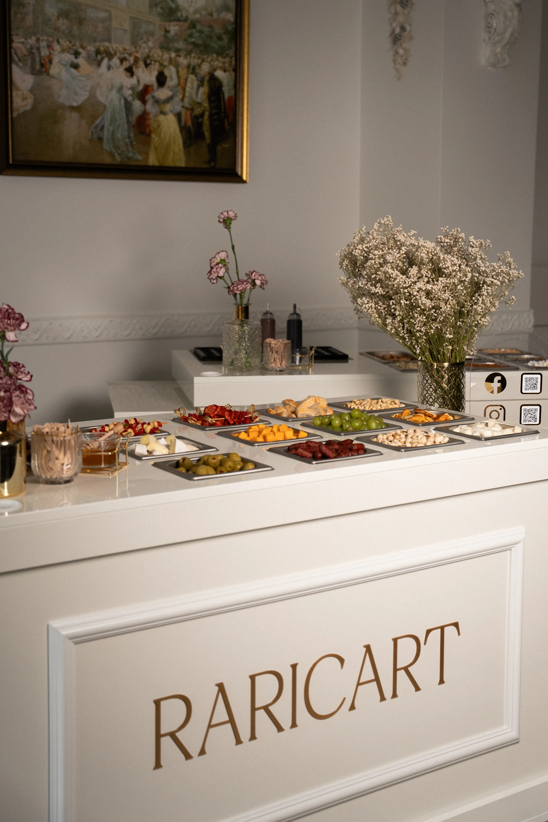 Raricart Live Food Experience - goście cieszący się stacją gastronomiczną